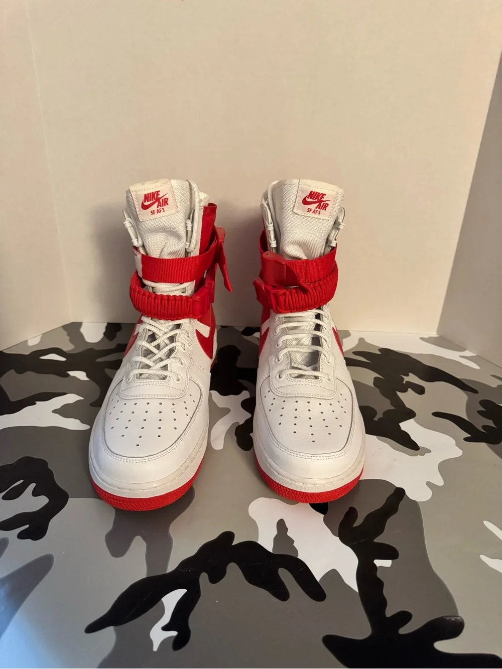 Men's High-Top Sneakers in White and Red with Ankle Strap high top Air Force One
